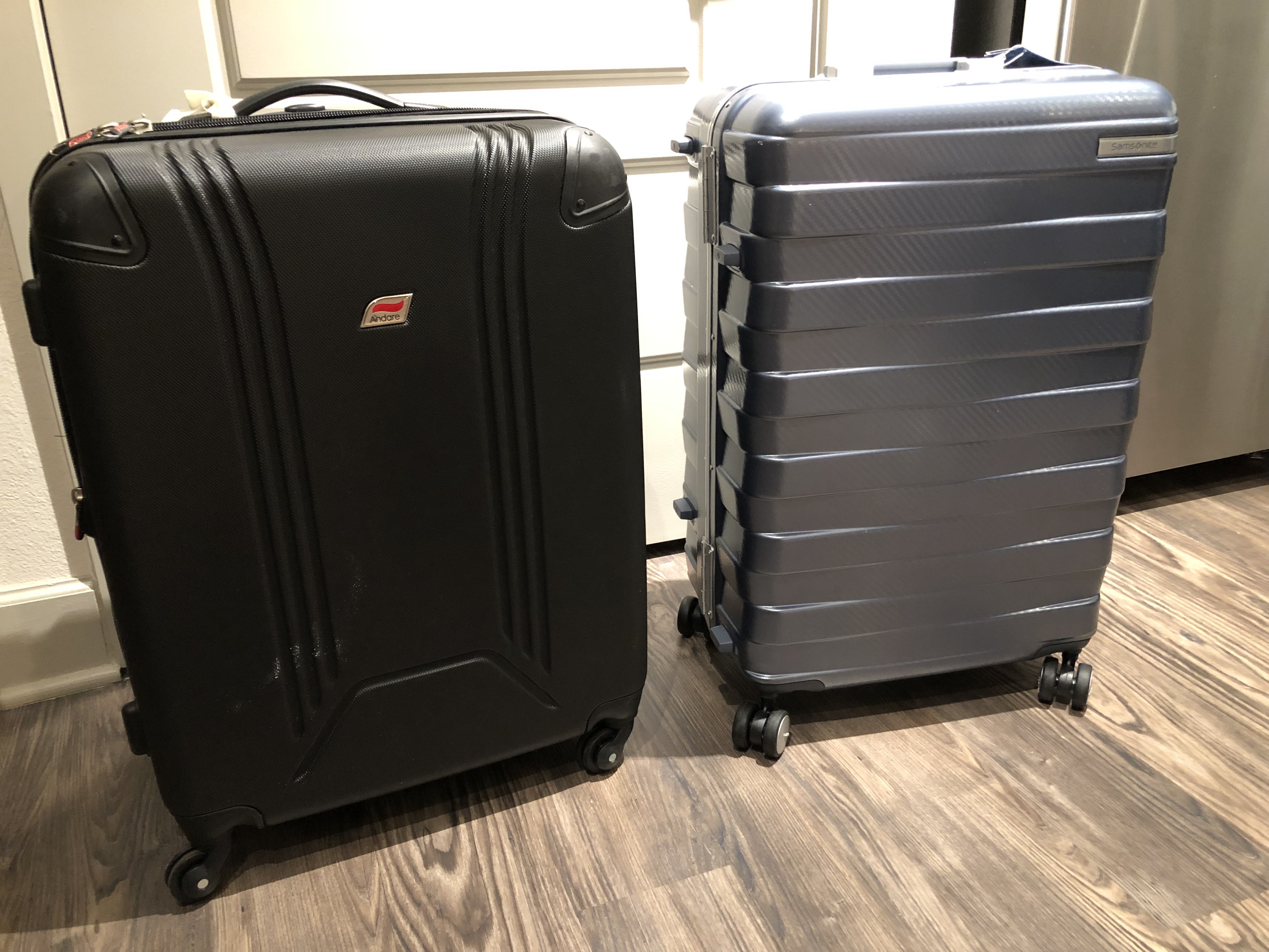 アメリカン航空でスーツケースが破損したら新しいスーツケースが２個もらえた話