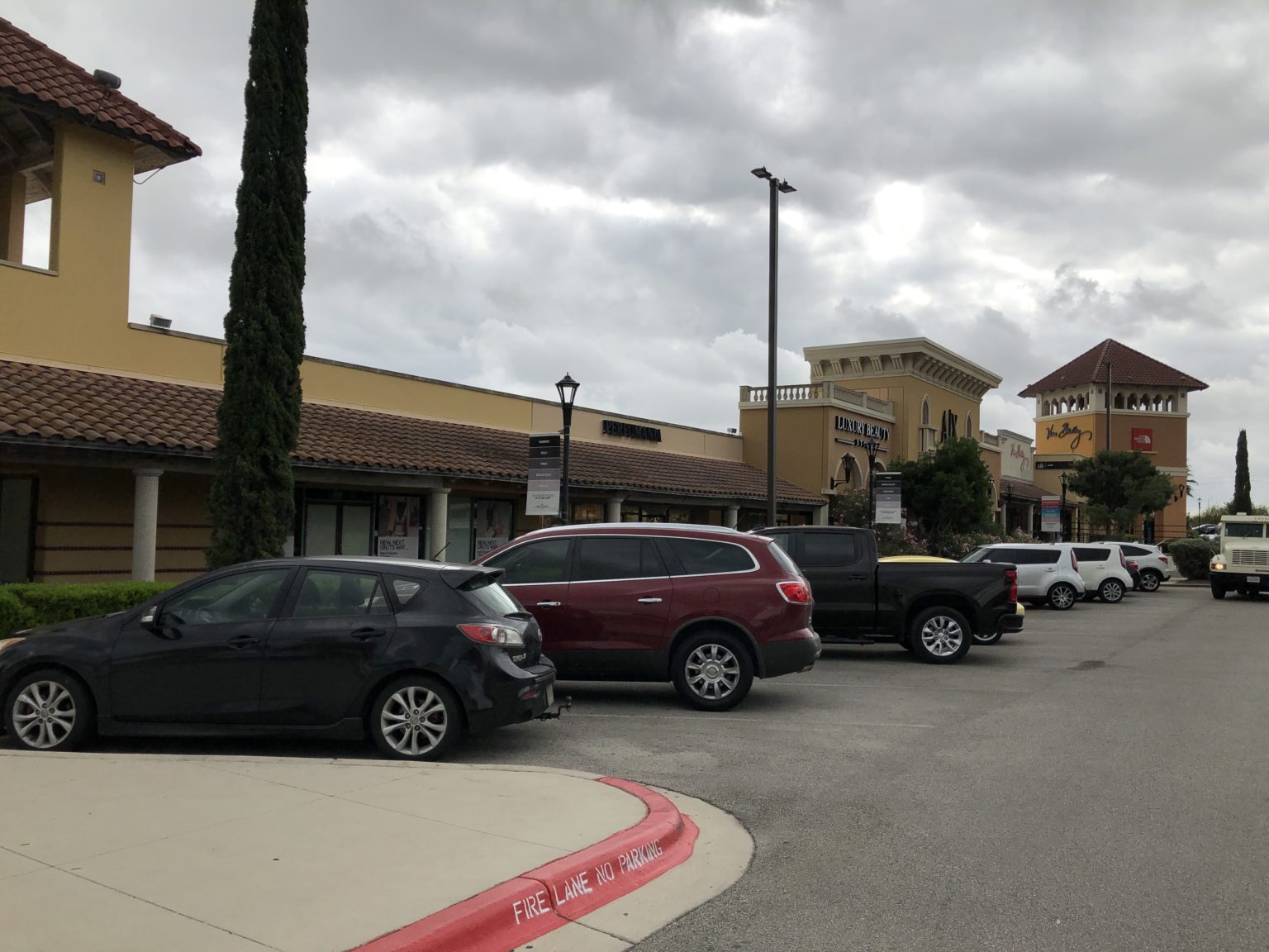 テキサス州最大のアウトレット？サンマルコスアウトレットモール ダラス駐在員のガンガンいこうぜ