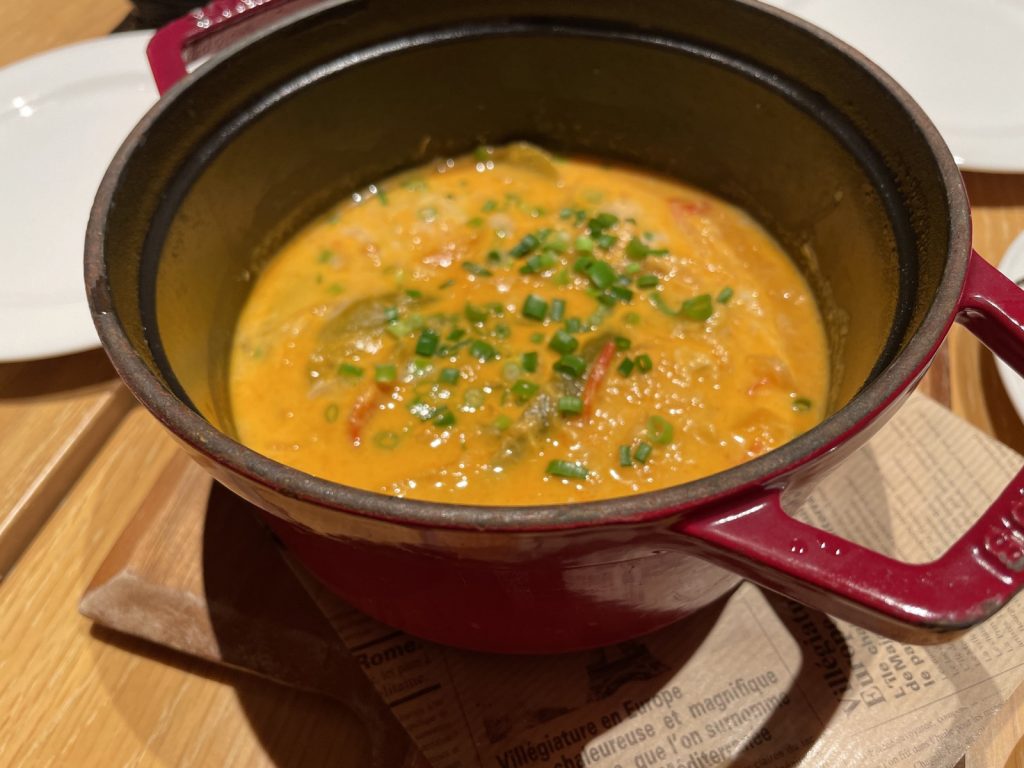 フォーポイントバイシェラトン名古屋 エボリューションのディナー ストウブ鍋の煮込み料理