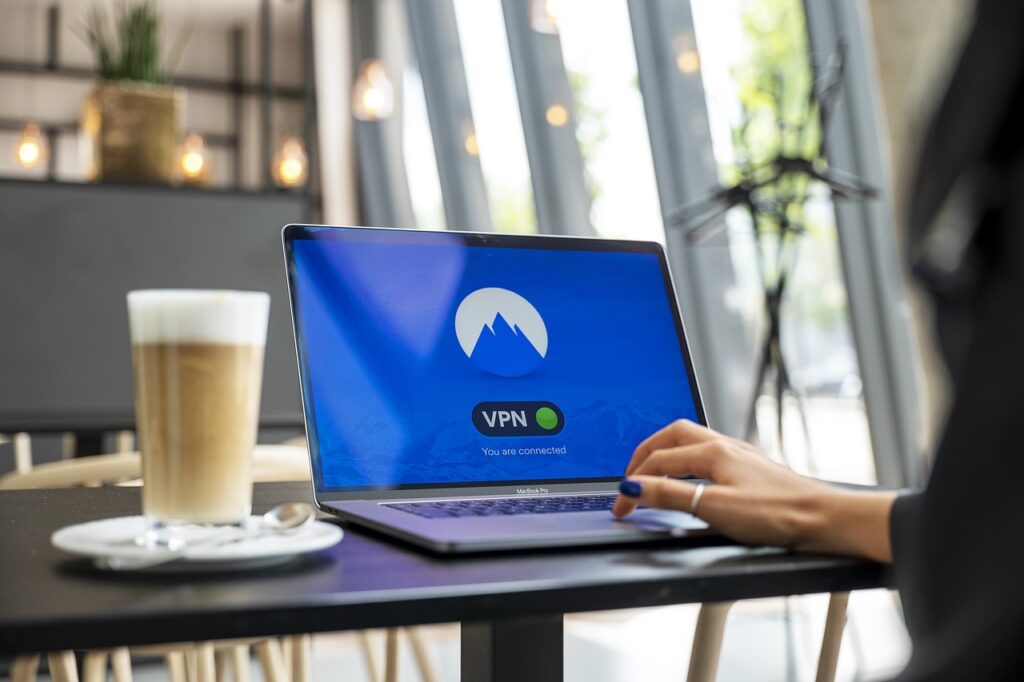 vpn-laptop-coffee