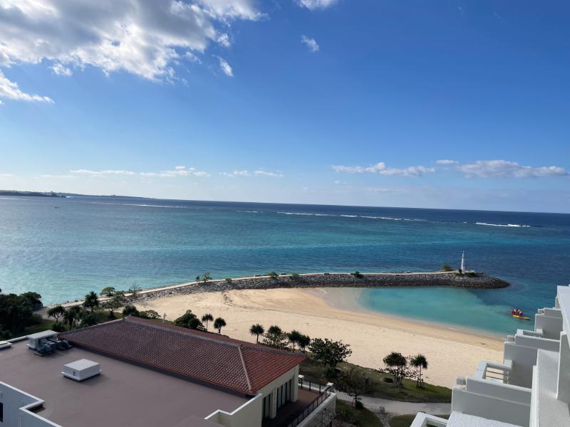 シェラトン沖縄サンマリーナリゾート客室から見えるビーチ