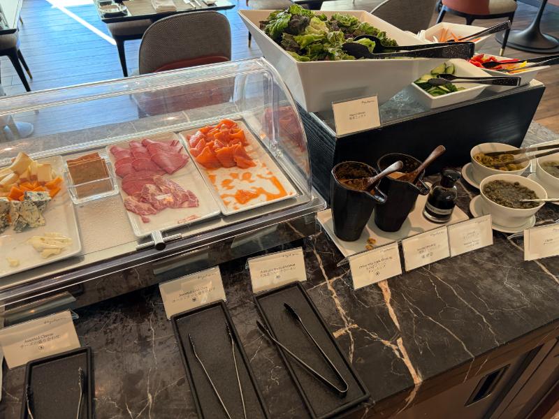東山ニセコビレッジ、リッツ・カールトン・リザーブ 朝食ビュッフェ ハム・チーズ・サーモン