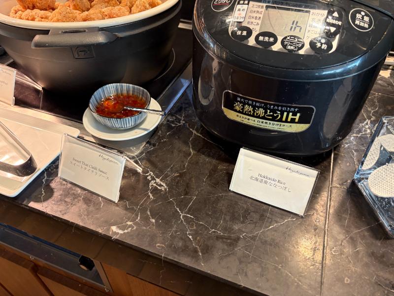 東山ニセコビレッジ、リッツ・カールトン・リザーブ 朝食ビュッフェ 唐揚げとご飯