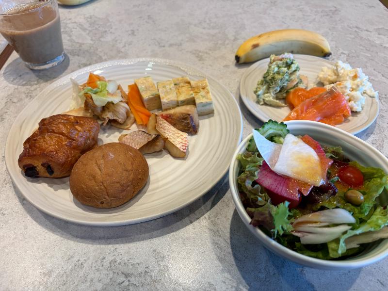 実際に取り分けた朝食プレート