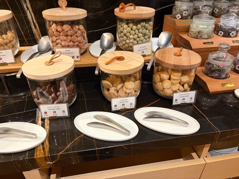 リッツカールトン福岡 クラブラウンジ ディナー前オードブル 焼き菓子コーナー