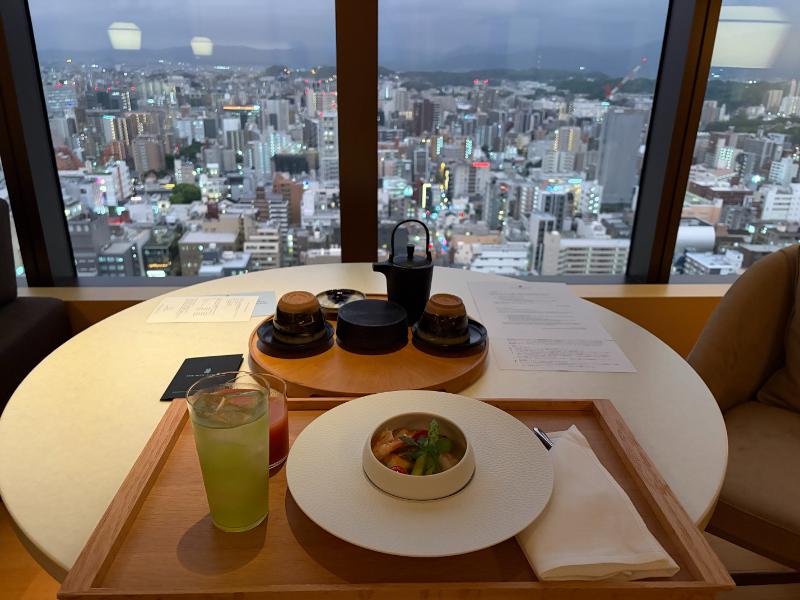 リッツカールトン福岡 クラブラウンジ 夜景とディナー前オードブル