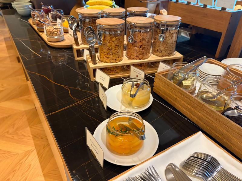 リッツカールトン福岡 朝食ビュッフェ シリアルコンポートコーナー