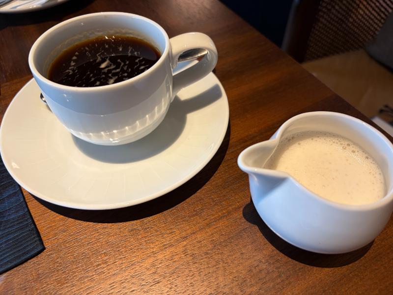 リッツカールトン福岡 朝食 コーヒーとミルク