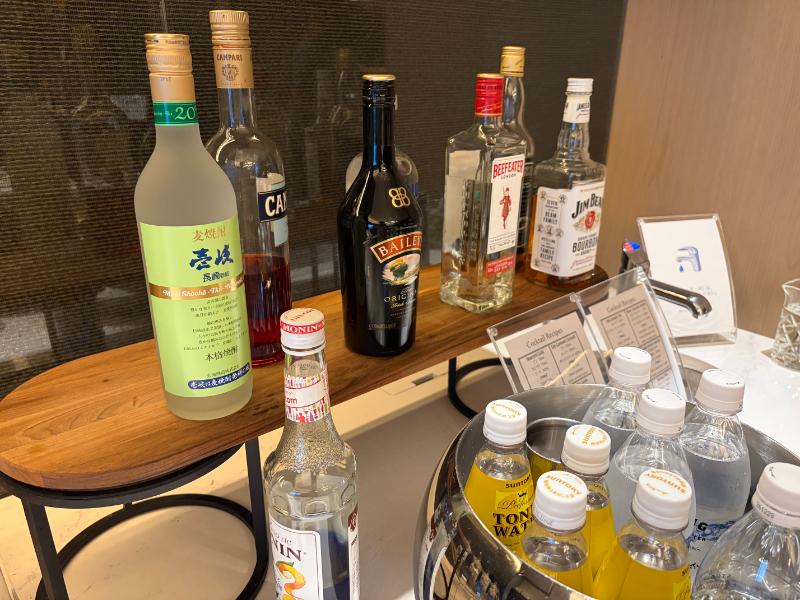 長崎マリオットホテルMクラブ カクテルタイムの地元焼酎・洋酒・トニックウォーター