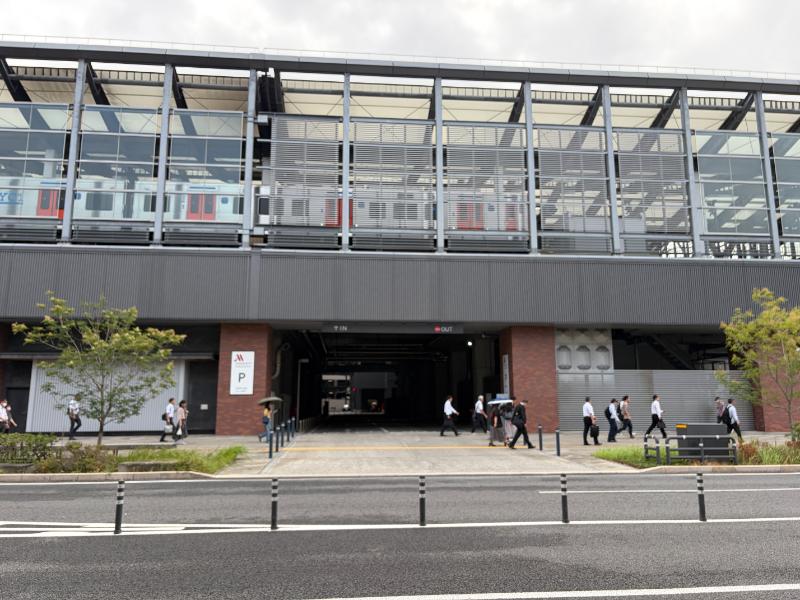 長崎マリオットホテル隣接アミュプラザ長崎新館の駐車場入口